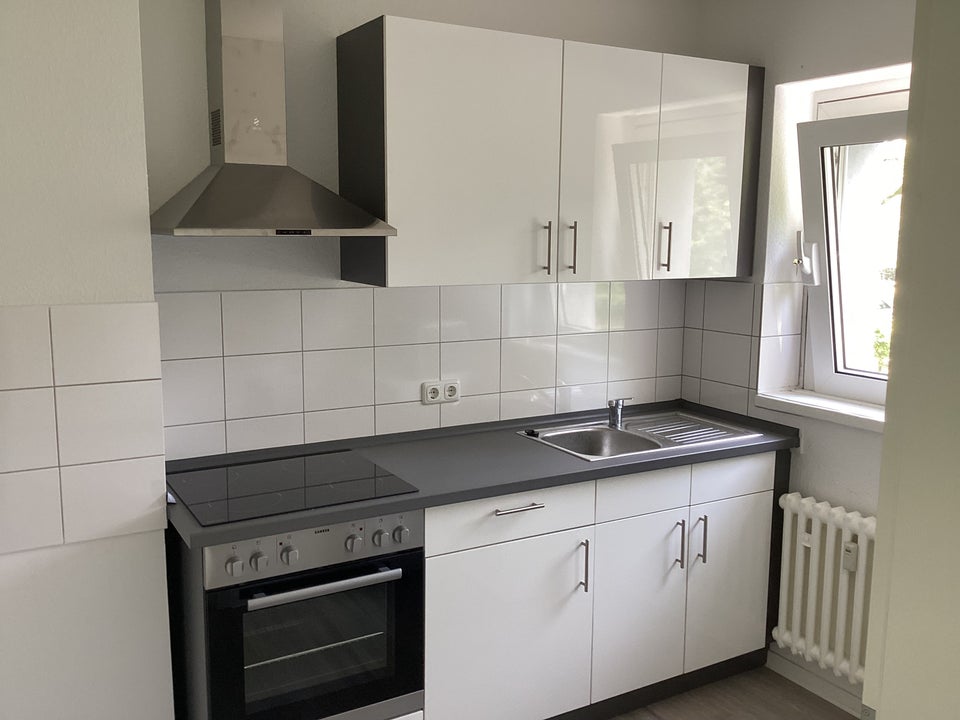 Smarte Wohnung mit 3 Räumen und TGL-Bad wartet auf Sie. - Photo 1