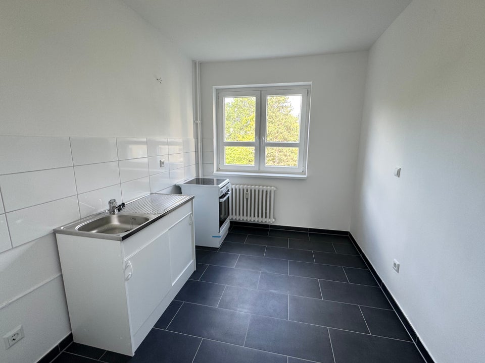 Vollständig modernisierte 4-Zimmer-Wohnung mit Balkon, Aufzug und Gäste-WC – in Berlin-Lichtenrade - Foto 3