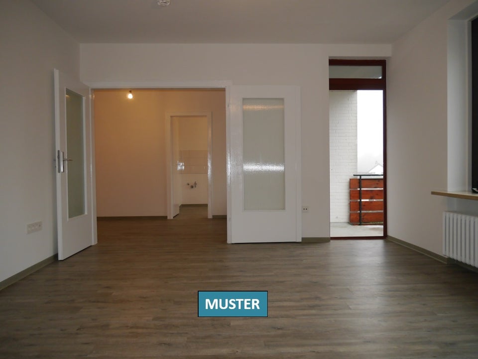 Große Wohnung sucht Familie: helle 4-Zimmer-Wohnung mit großer Außenterrasse - Photo 1