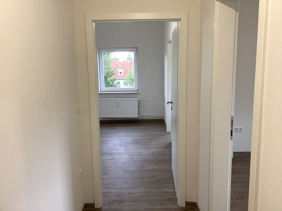 Kleine sanierte Dachgeschoss- Wohnung, sofort anmietbar! - Photo 5