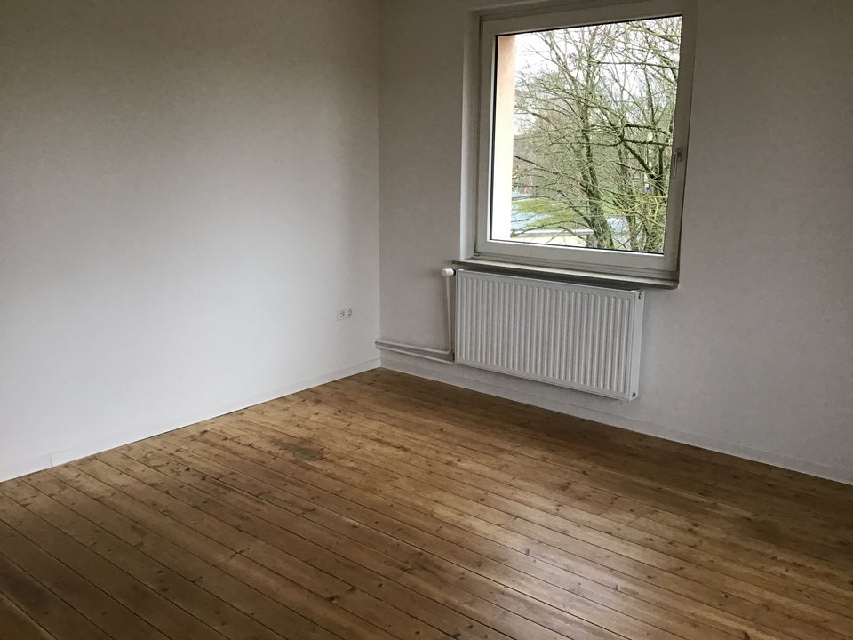 Stop! Weitläufige 4-Zimmer-Wohnung - Photo 2