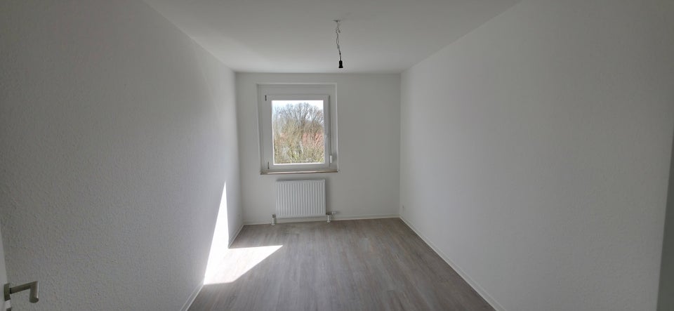Ein tolles Wohngefühl: geräumige 3,5-Zimmer-Wohnung mit Balkon - Photo 1