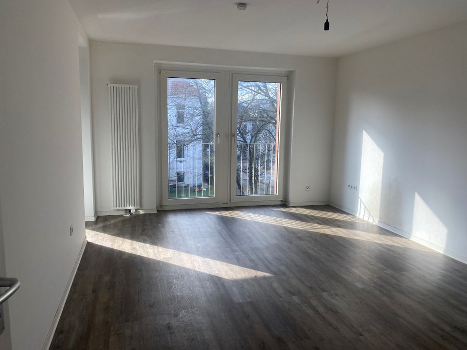 Renovierte 2-Zimmer-Wohnung mit Einbauküche - Foto 1