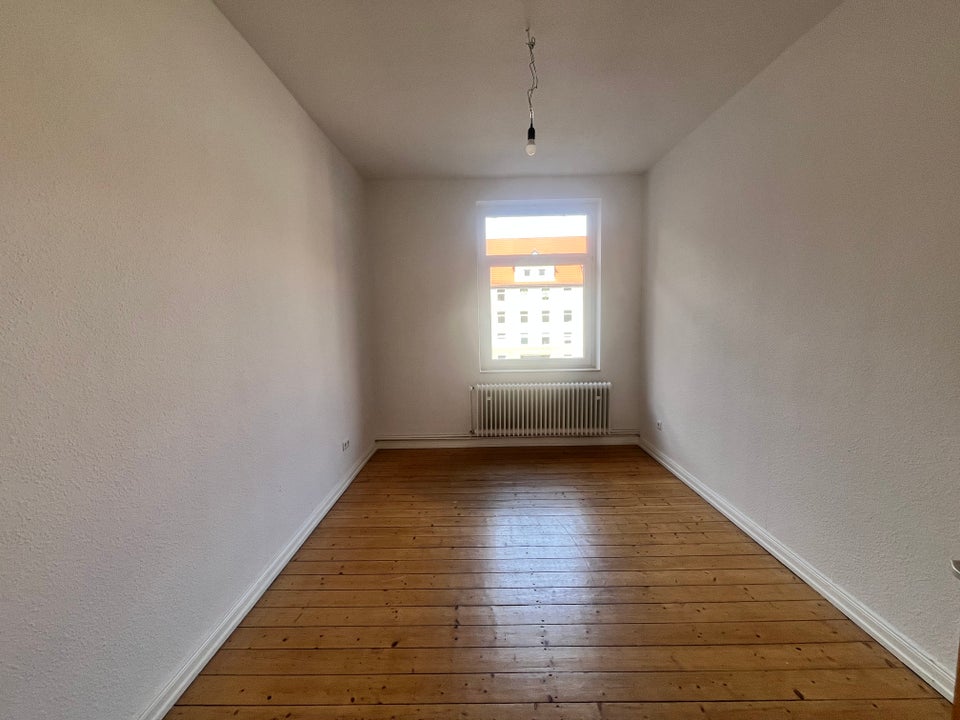 Helle 3-Zimmer-Wohnung mit Altbaucharme und schönen Holzdielen - Foto 1