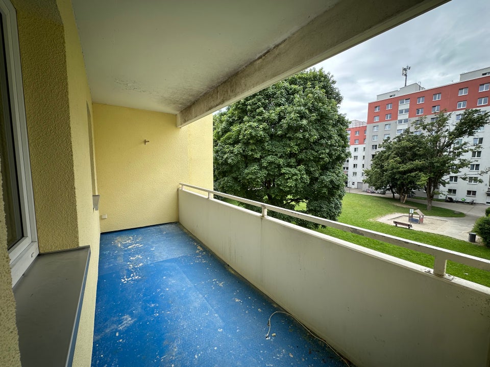 Inklusive Einbauküche und Stellplatz / 4-Zimmer-Wohnung mit Balkon - Photo 5