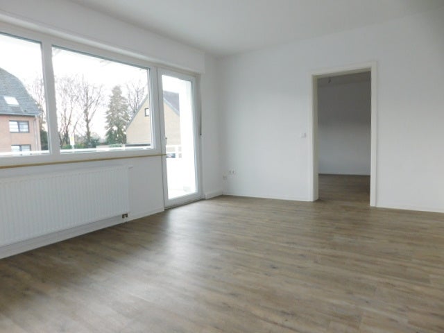 ***Sehr schöne 3-Zimmer-Wohnung in Krefeld-Zentrum mit Balkon... bezugsfertig*** - Photo 1