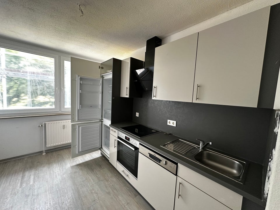 TOP renovierte Wohnung mit neuem Bad und Einbauküche ! - Photo 3