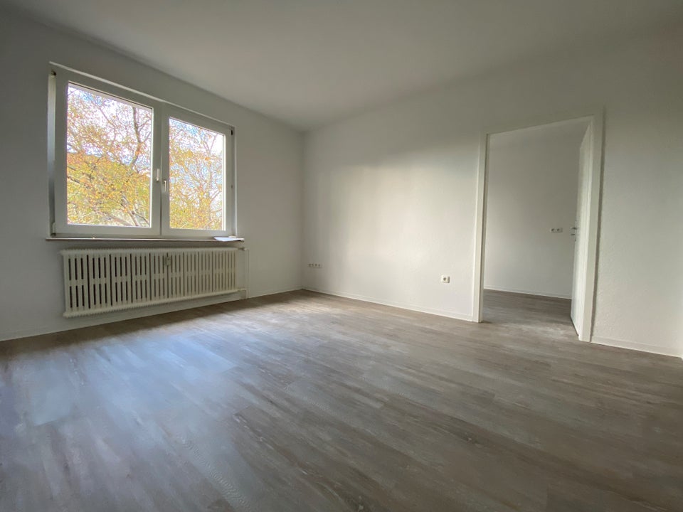 Zentral, preiswert, renoviert & sofort bezugsfertig! Gut geschnittene 2,5 Zimmer-Wohnung - Photo 4