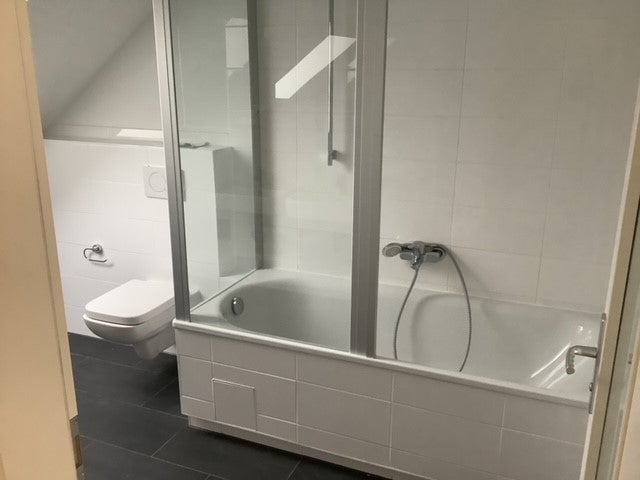 Diese top ausgebaute Dachtraumwohnung wartet auf Sie! - Photo 2