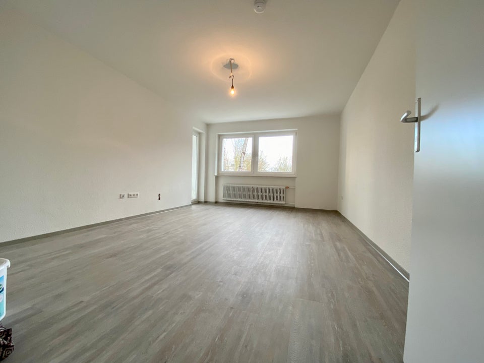 3-Zimmer-Wohnung mit Wand und Bodenbelag in schöner Lage - Photo 1
