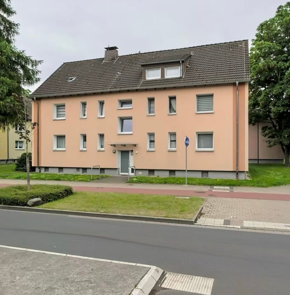 Neue Wohnung, neues Glück! Gut geschnittene 4-Zi.-Wohnung - Photo 1