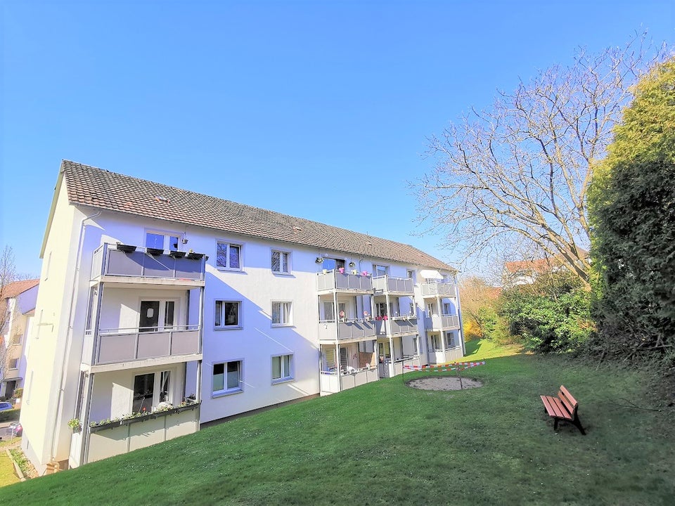 Frisch renovierte 2-Zi.-Whg mit Tageslichtbad und Balkon - Foto 2