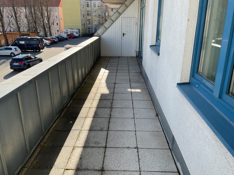 Super Wohnung: Balkon und Aufzug inclusive !! - Photo 2