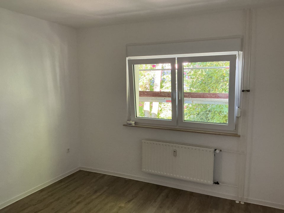 Reinkommen und Wohlfühlen: renovierte 3-Zimmer-Wohnung mit neuen Fenstern - Foto 4