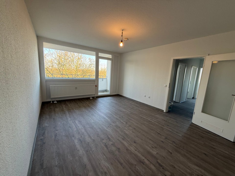 Schöne Wohnung sucht Mieter: geräumige 4-Zimmer-Wohnung - Photo 1