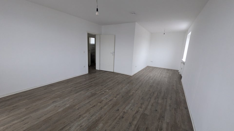 Modernisierte 2-Zimmer-Wohnung mit Balkon und schöner Aussicht - Photo 1