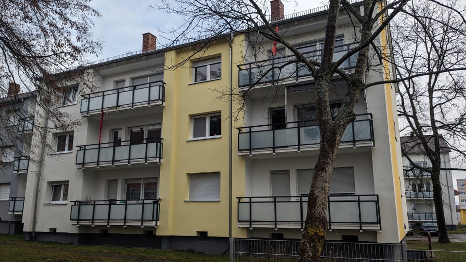 Frisch renoviert & mit Balkon; ideal für die kleine Familie - Foto 2