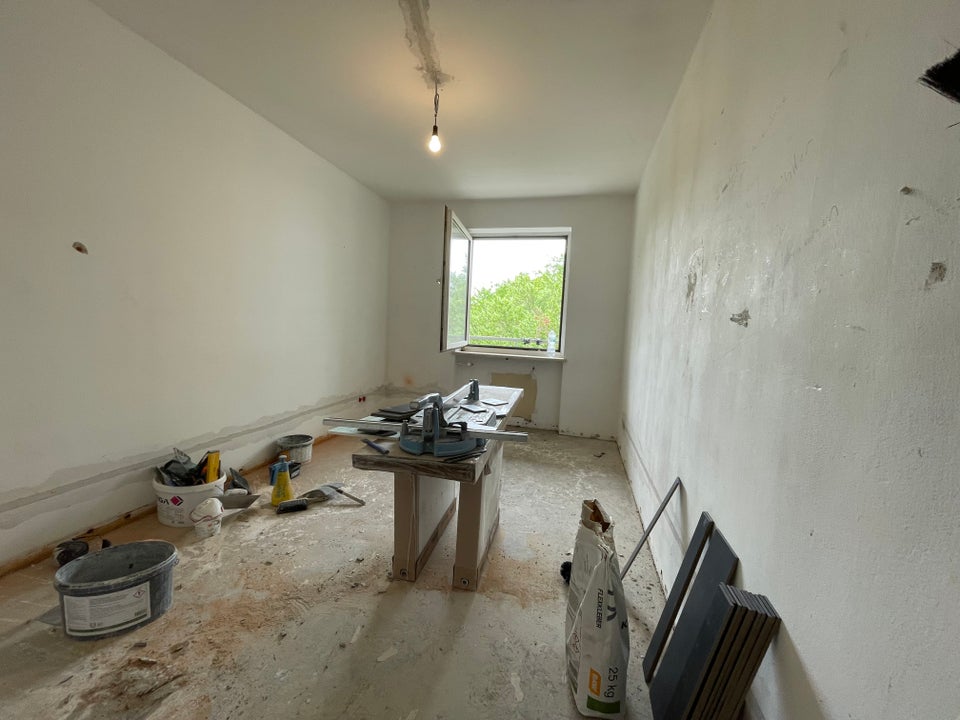 Frisch renovierte 3-Zimmer-Wohnung mit Balkon und Einbauküche in Moosach! - Foto 2