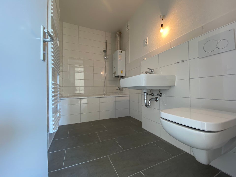 3-Zimmer-Wohnung mit Aufzug und renovierter Wohnung - Photo 2