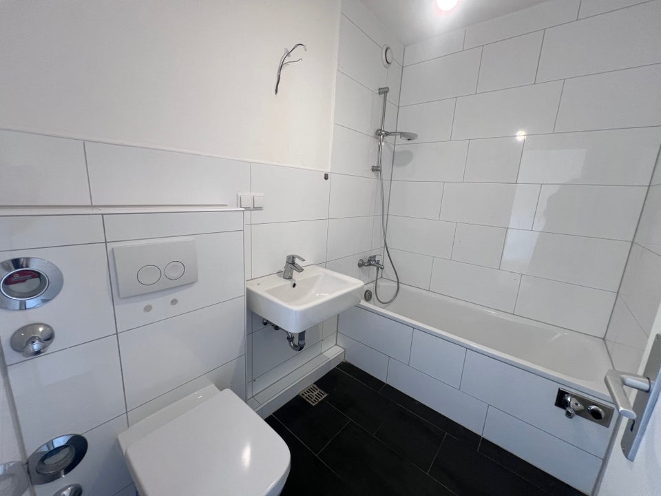 Freundlich helle 2-Zimmer-Wohnung mit Balkon - Foto 3