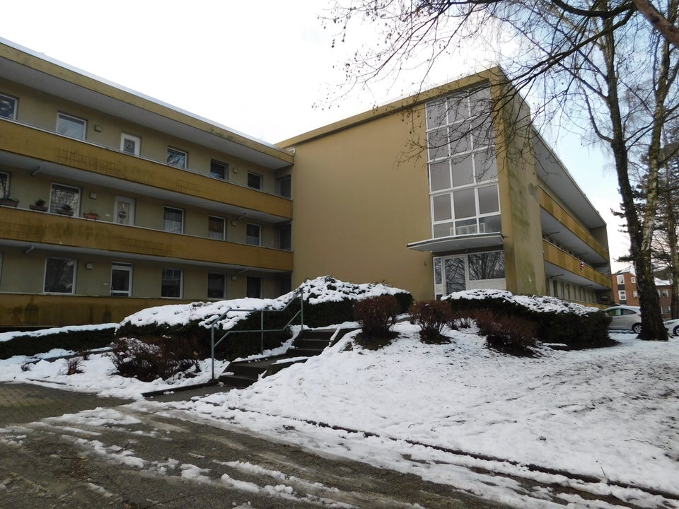 Im Erdgeschoss großzügige Wohnung mit drei Zimmern und Balkon! - Foto 3