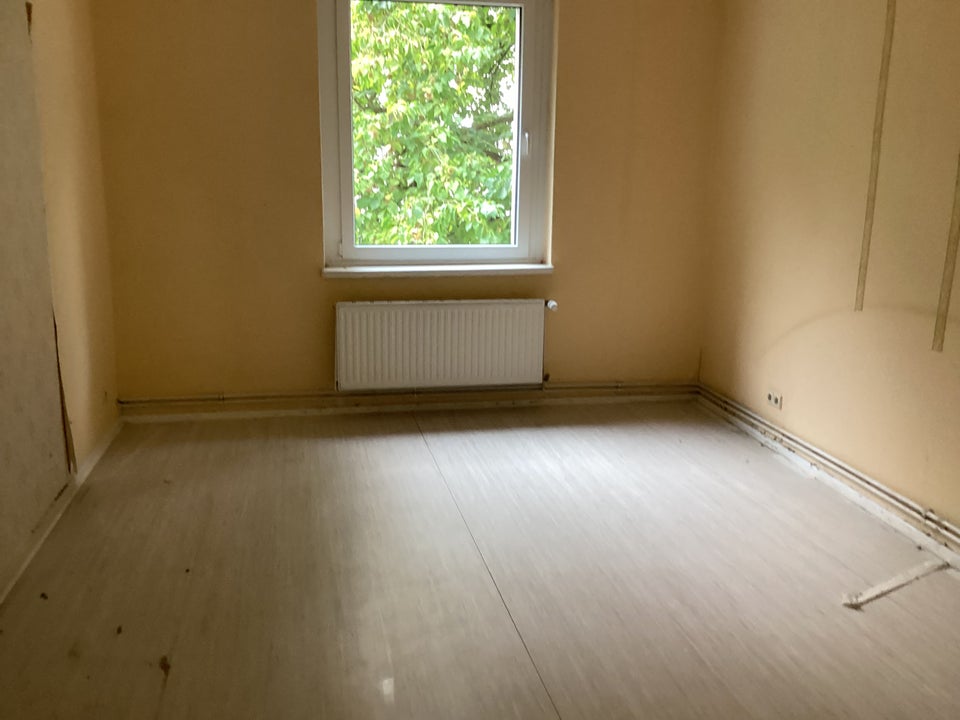 Renovierte 4-Zimmer-Wohnung mit Balkon! - Foto 3