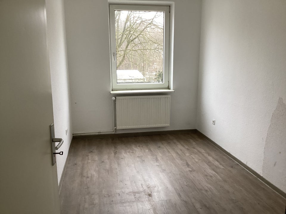 Schöne 4-Zimmer-Wohnung mit Balkon! - Foto 1