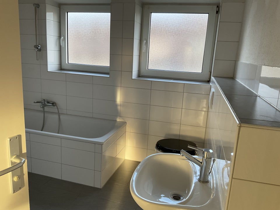 Schöne Wohnung sucht Mieter: interessante 4-Zimmer-Wohnung - Photo 2