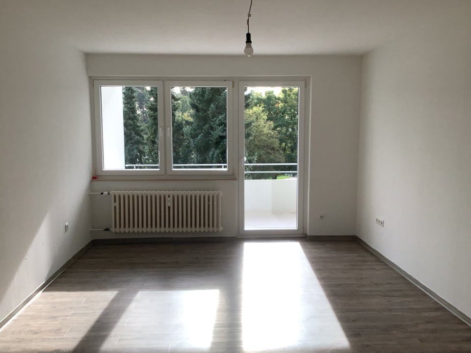 Großzügige 3-Zimmerwohnung mit Fahrstuhl und Balkon! - Foto 1