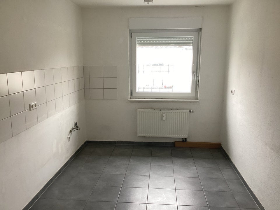 Frisch renoviert & mit Balkon; ideal für die kleine Familie - Foto 1
