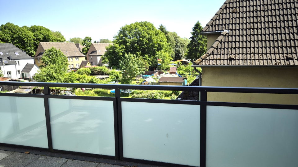 Ihre Zukunft - Ihre Wohnung: komplett renovierte 3-Zi.-DG-Wohnung mit Balkon - Photo 3