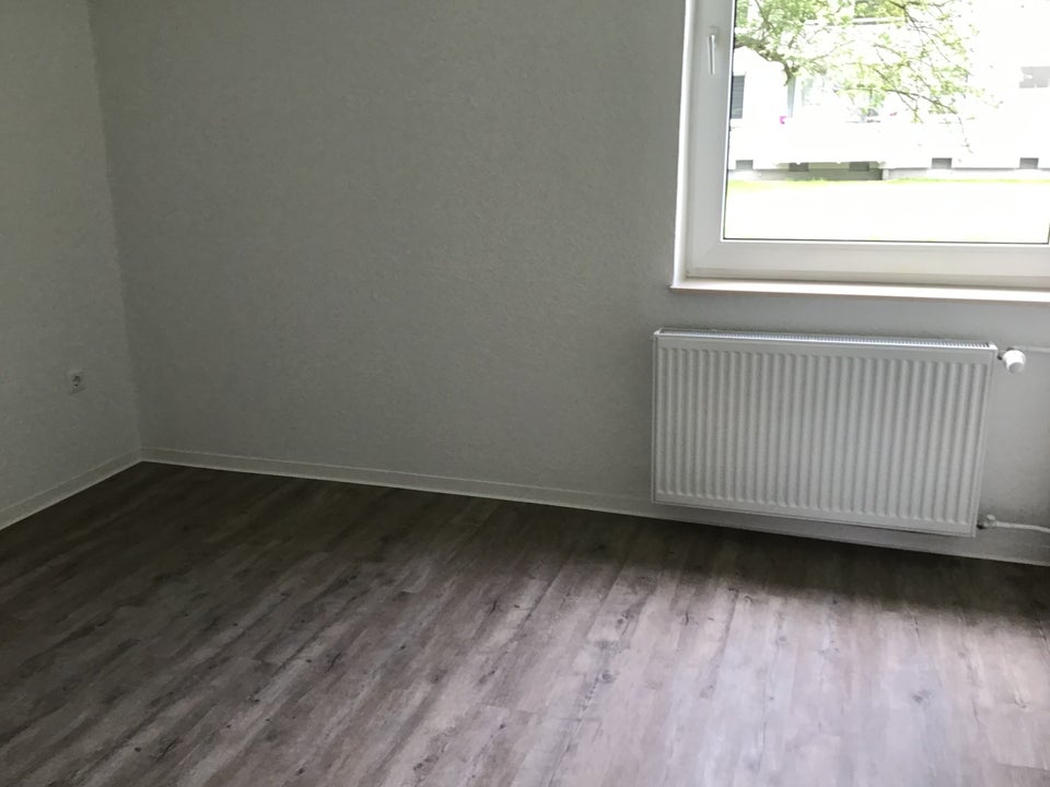 Zum Einzug frisch saniert und renoviert 3-Zimmer-EG-Wohnung mit Balkon - Waldrandlage - Photo 4
