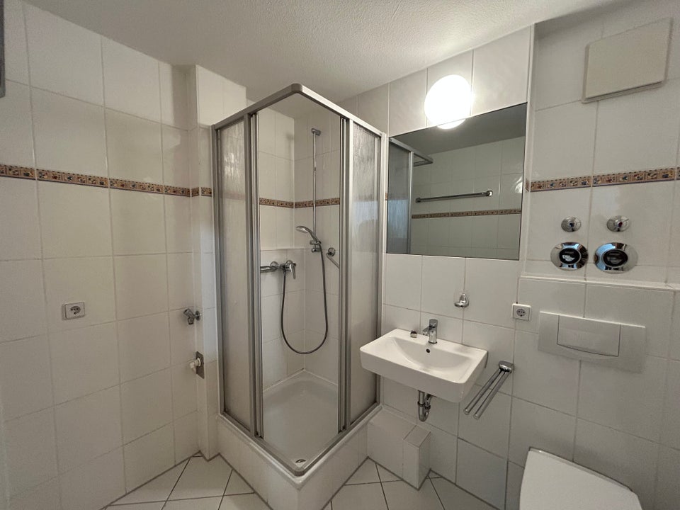 Schicke 2 Zimmerwohnung mit großem Balkon - ab sofort Bezugsfertig! - Foto 2