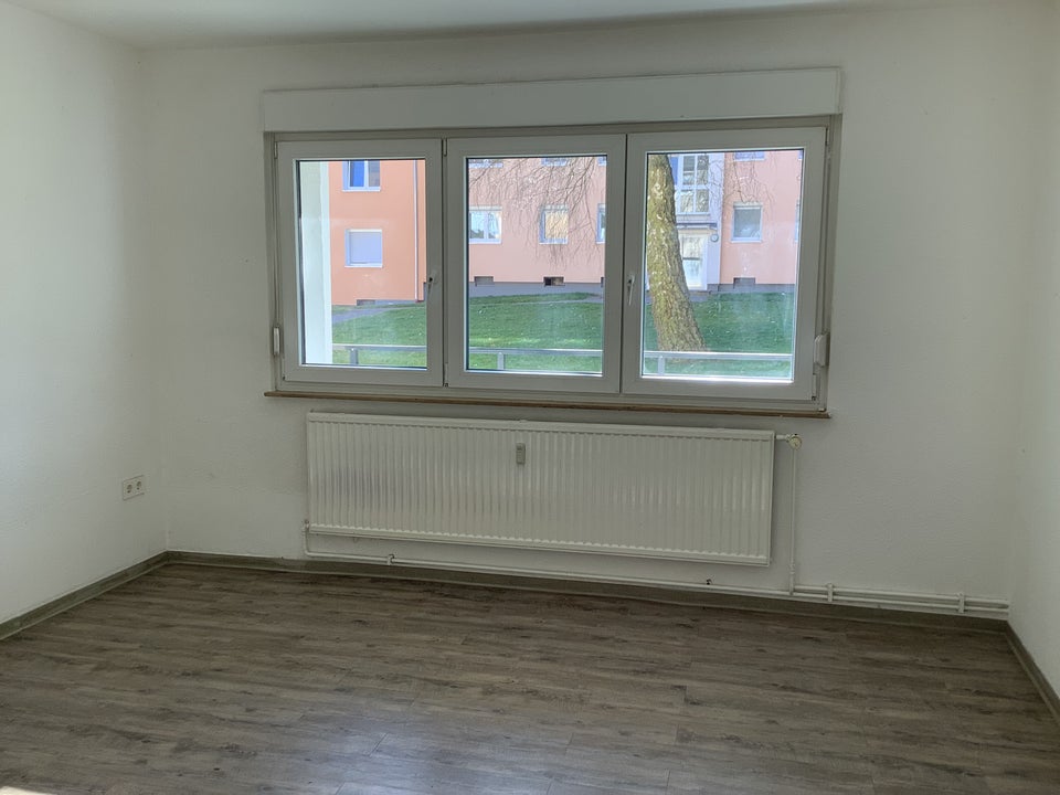 Renovierte 3-Zimmer Wohnung mit Balkon in gepflegter Grünanlage am Obersee! - Foto 5