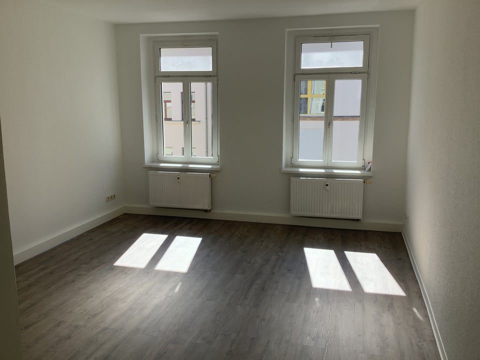 Frisch sanierte 2-R-Wohnung sucht Mieter / Bad mit 2 Waschbecken - Foto 1