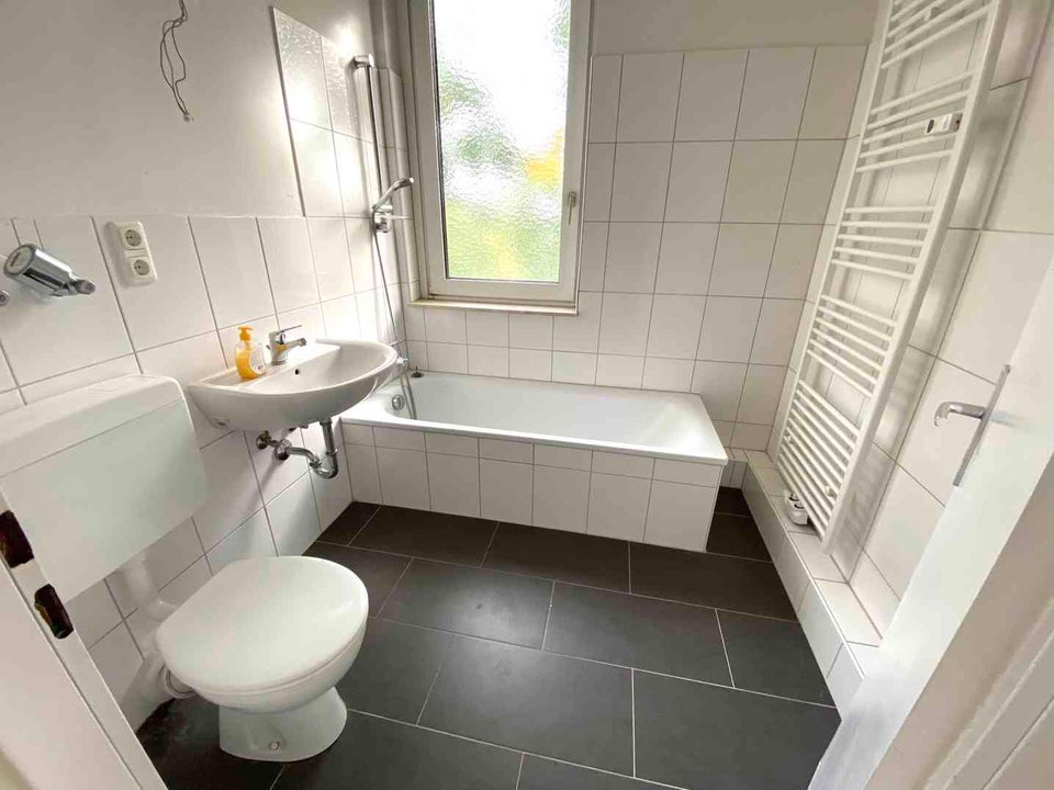 Ratingen: 3-Zimmer-Wohnung mit Aufzug, modernem Tageslichtbad und Balkon - Foto 3