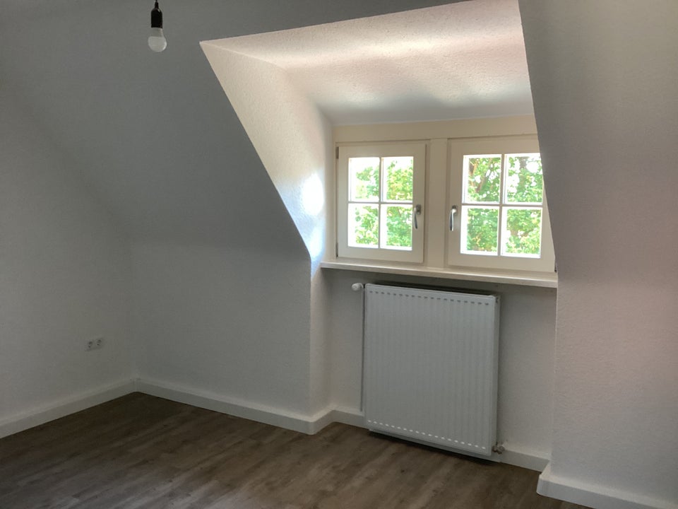 Wohn(t)raum mit Charme - 3-Zimmer-Wohnung im Dachgeschoss - Photo 4