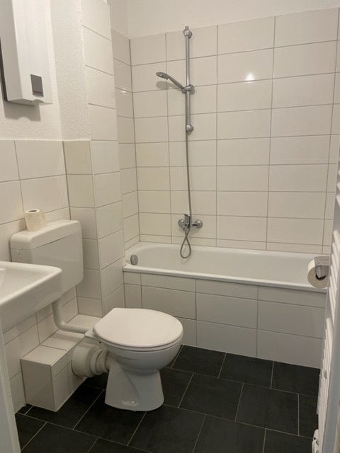 2-Zimmer-Wohnung mit Balkon in Sanierungsphase - Foto 2
