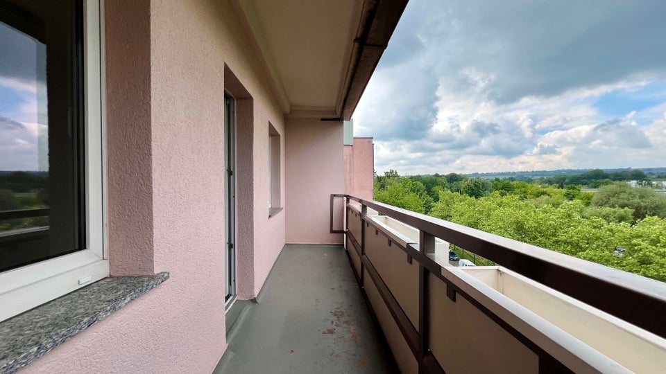 Schöne 2-Zimmerwohnung in oberster Etage mit tollem Ausblick! - Foto 2