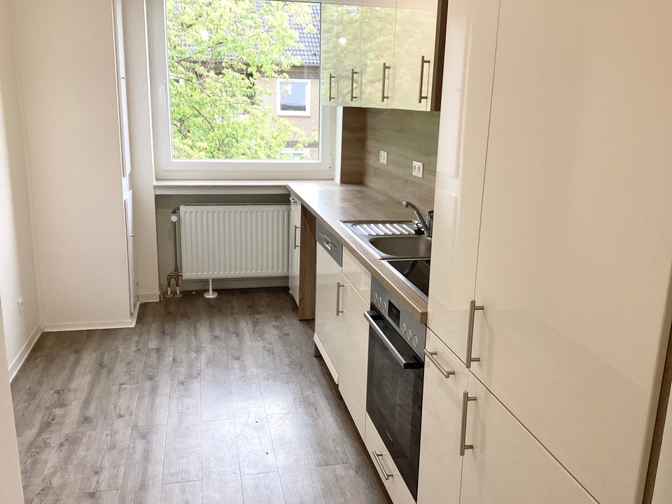 Schicke 3-Zimmer-Wohnung mit EBK, Tageslichtbad und Balkon - Foto 2