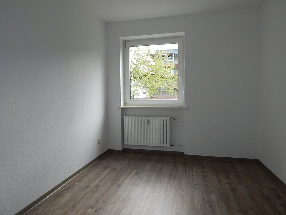 Schöne 3,5 ZImmerwohnung im 2. OG mit Balkon - Foto 3