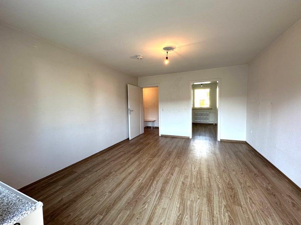 Perfekte Lage: 2,5-Zimmer-Wohnung mit großem Balkon! - Photo 2