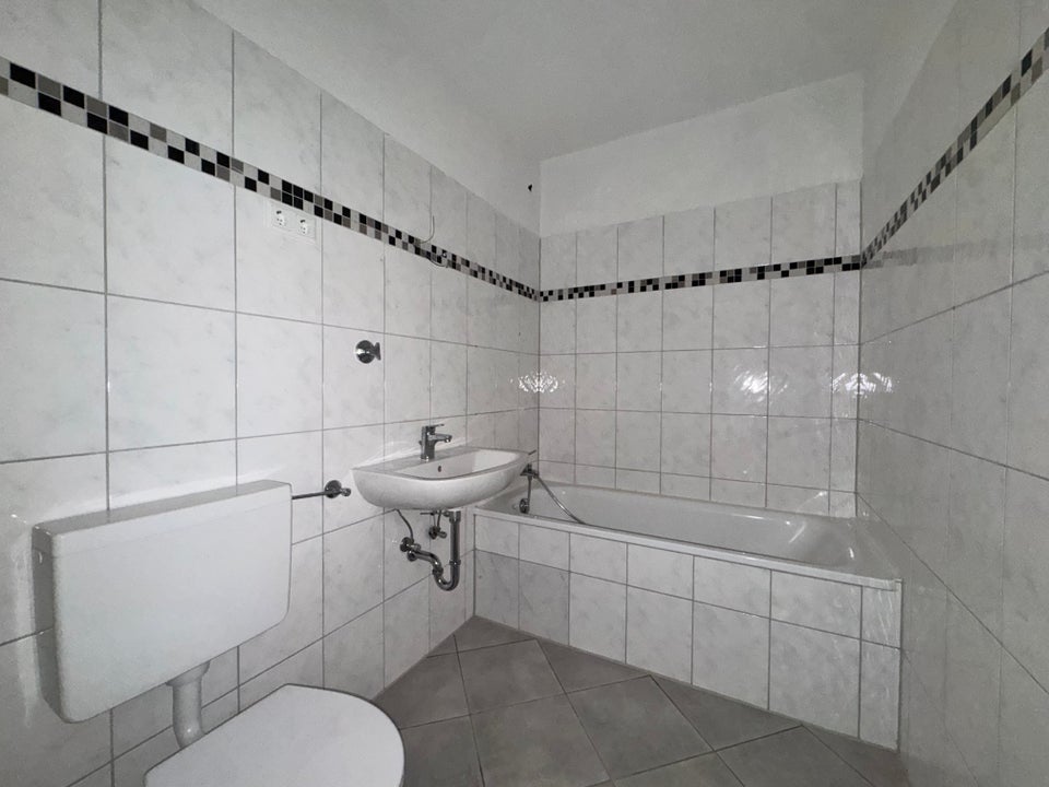 tolle, größzügig geschnittene Wohnung mit Balkon & Weitblick! - Foto 3