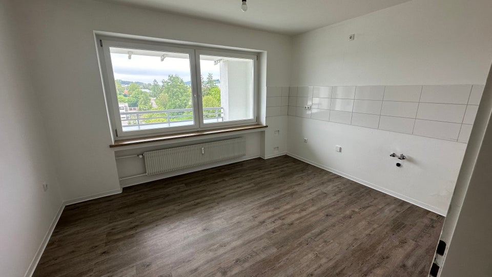 Was eine Aussicht! 3 Zimmer mit Südbalkon im 7. OG / Frisch saniert - Foto 4