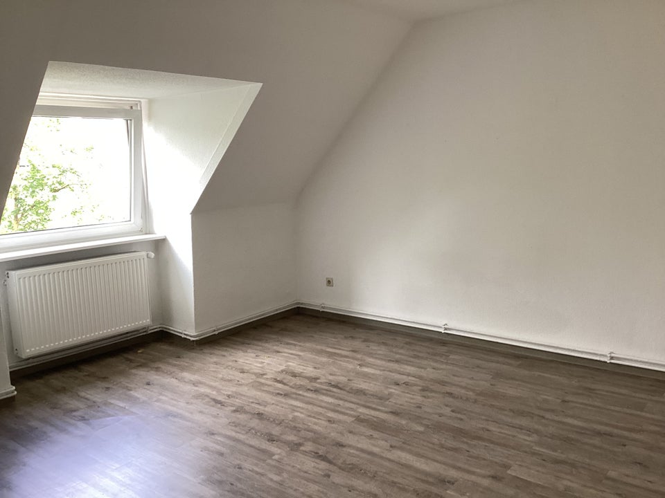 Aufgepasst! Gemütliche 3-Zimmer-Dachgeschosswohnung - Photo 5
