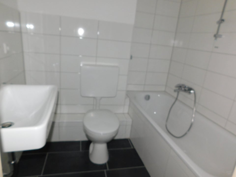 Frisch renoviert! Klasse 3-Zimmer-Wohnung mit Balkon! - Foto 2