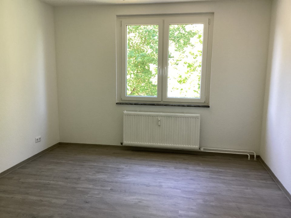 Mitten im Grünen! Schöne 3-Zimmer Wohnung mit Balkon - Photo 4