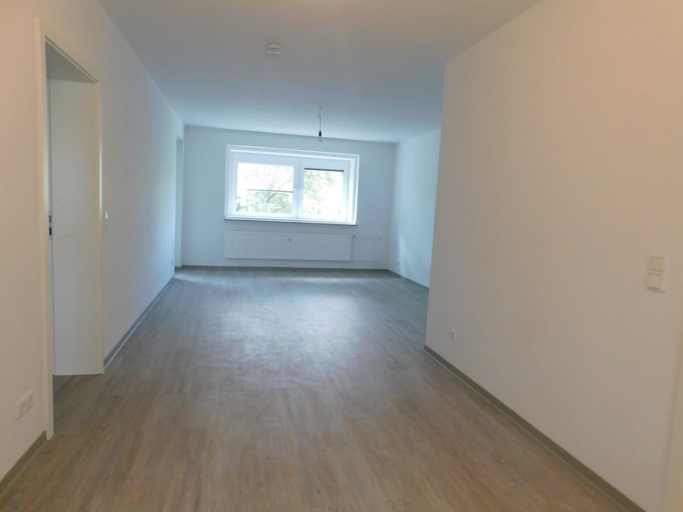 Schöne Familienwohnung im modernisierten Haus, einzugsbereit! - Photo 1