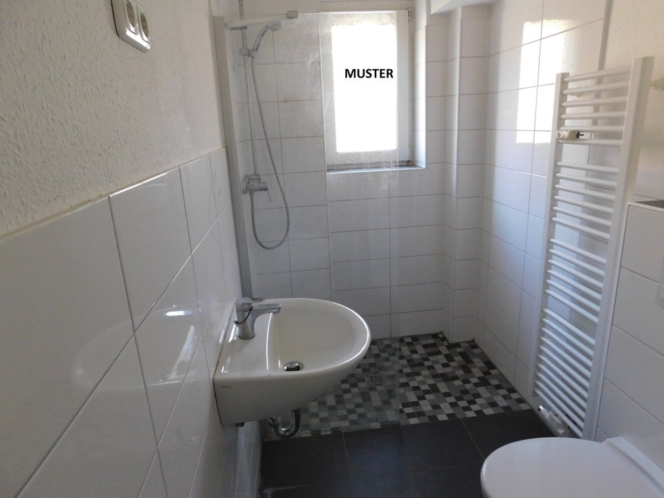 Schöne EG-Wohnung mit Balkon frei, ideal im Alter oder als kleine Familie! - Foto 2