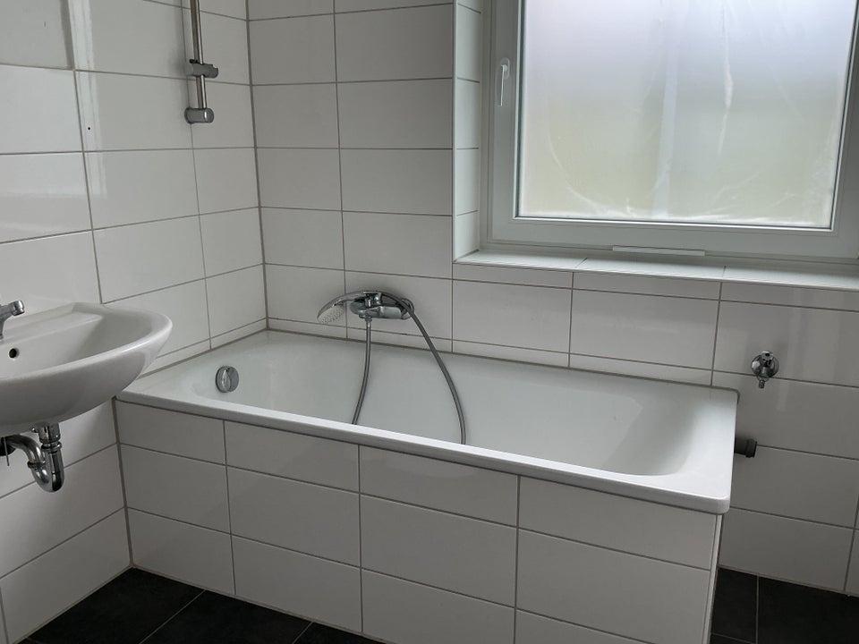 Tolle 3-Raum-Wohnung mit schickem Bad! Wir modernisieren für Sie! - Photo 2